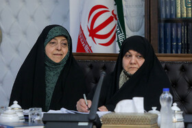 زهرا آیت‌الهی و معصومه ابتکار در جلسه شورای عالی انقلاب فرهنگی