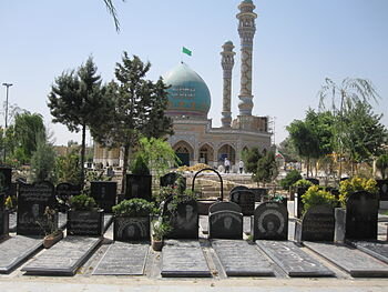 با تبدیل امام زاده‌ها به قبرستان مخالفیم