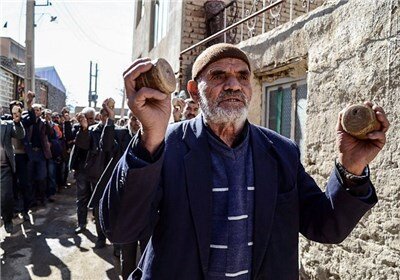 از چادرپوشی تا پخت نان عباس علی در سرخ‌ترین روستای ایران