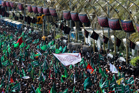 ظهر عاشورا در حرم اباعبدالله الحسین(ع)