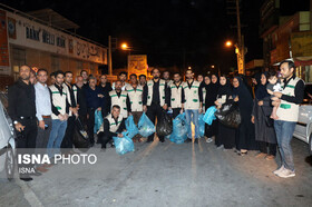 این افراد از کنار پای مردم لیوان یک بار مصرف جمع کردند...