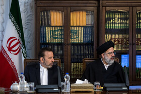 ابراهیم رییسی و محمود واعظی در جلسه شورای عالی اقتصادی با حضور سران قوا