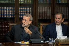 اسحاق جهانگیری و علی لاریجانی در جلسه شورای عالی اقتصادی با حضور سران قوا