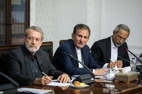 محمد نهاوندیان، اسحاق جهانگیری و علی لاریجانی در جلسه شورای عالی اقتصادی با حضور سران قوا