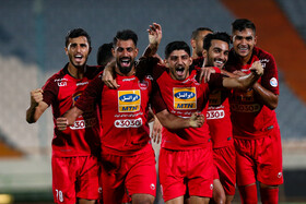 دیدار تیمهای پرسپولیس و نفت آبادان