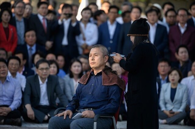 رهبر اپوزیسیون کره‌جنوبی سرش را تراشید