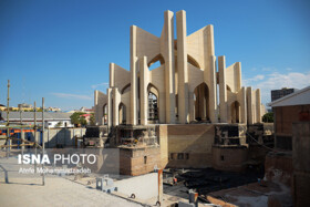 به بنای اصلی مقبره‌الشعرا آسیب وارد شده