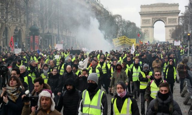 بازداشت ۶۴ معترض جلیقه‌ زرد در اعتراضات امروز پاریس