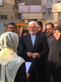 حضور «عارف» در مراسم آغاز سال تحصیلی در مدرسه‌ای در شهر ری