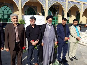 بمناسبت هفته دفاع مقدس مزار شهدای ورامین گلباران و عطرافشانی شد