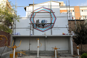 رنگ آمیزی و نقاشی دیوار پشتی خانه حسین لرزاده 