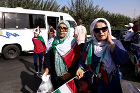 حضور زنان در ورزشگاه آزادی  دیدار تیمهای ایران وکامبوج
