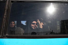 درحاشیه حضور زنان در ورزشگاه آزادی  دیدار تیمهای ایران وکامبوج