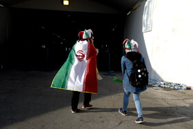 حضور زنان در ورزشگاه آزادی دیدار تیمهای ایران وکامبوج