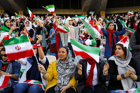 حضور زنان در ورزشگاه آزادی دیدار تیمهای ایران وکامبوج