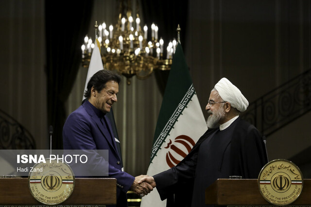 زمینههای تحقق تجارت 5 میلیارد دلاری میان تهران و اسلامآباد آماده است نشست خبری عمران خان نخست وزیر پاکستان با حسن روحانی ریاست جمهور