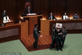 نشست متشنج پارلمان هنگ‌کنگ با درخواست‌ها برای استعفای مدیر اجرایی