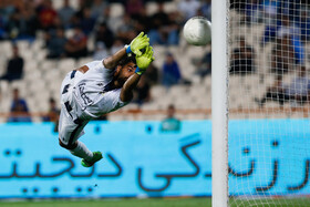 دیدار فوتبال تیمهای استقلال و فجر سپاسی