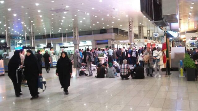 اعتراض مسافران پرواز بیروت-تهران فرودگاه امام به تاخیر ایران ایر