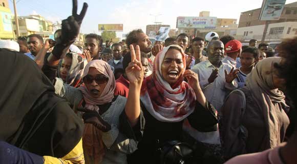 تظاهرات سودانی‌ها برای انحلال حزب عمر البشیر