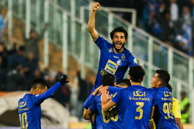 دیدار تیمهای فوتبال استقلال و پارس جنوبی جم