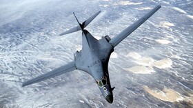 فرود بمب‌افکن‌های استراتژیک آمریکا در پایگاه هوایی عربستان