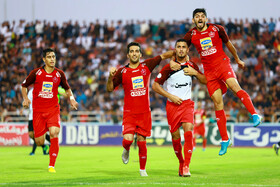 دیدار تیمهای فوتبال شاهین بوشهر و پرسپولیس