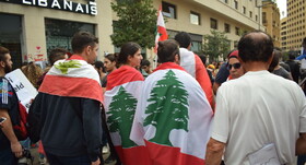 لبنانی‌ها با رعایت فاصله اجتماعی تظاهرات ضد دولتی برگزار کردند