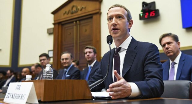 صدها کارمند فیسبوک از شرکت خود انتقاد کردند