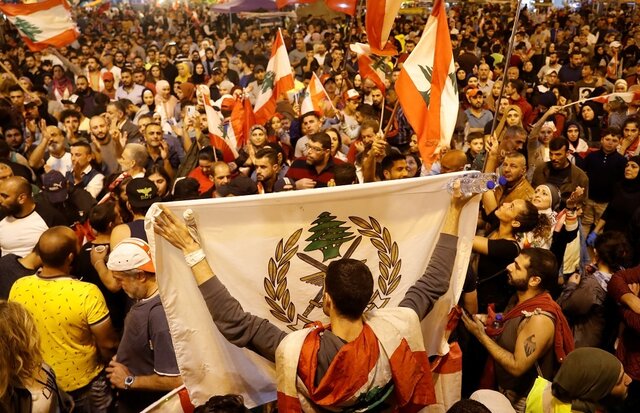 تظاهرات هزاران لبنانی در صیدا و طرابلس/ فراخوان جدید برای تظاهرات امروز