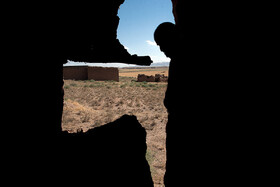 قربانعلی ۶۵ ساله اهل روستای چقلوی سفلی است که عمده مشکل روستایش را کمبود آب شرب، راه دسترسی، امکانات بهداشتی و بیکاری میداند که باعث شده در ۵ - ۶ سال اخیر جمعیت روستا از ۶۰ خانوار به ۱۰ خانوار کاهش پیدا کند و به دلیل مشکلات اقتصادی اخیر در صورت رسیدگی به روستا تمایل به مهاجرت معکوس در بین اهالی سابق روستا وجود دارد.