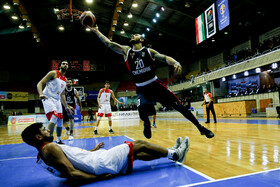 دیدار تیمهای بسکتبال مهرام  و شیمیدر قم