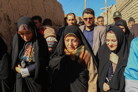 بازدید معصومه ابتکار از مناطق زلزله زده استان آذربایجان شرقی