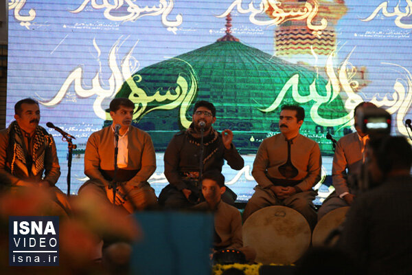 ویدئو / دف‌نوازی در سنندج به مناسبت هفته وحدت