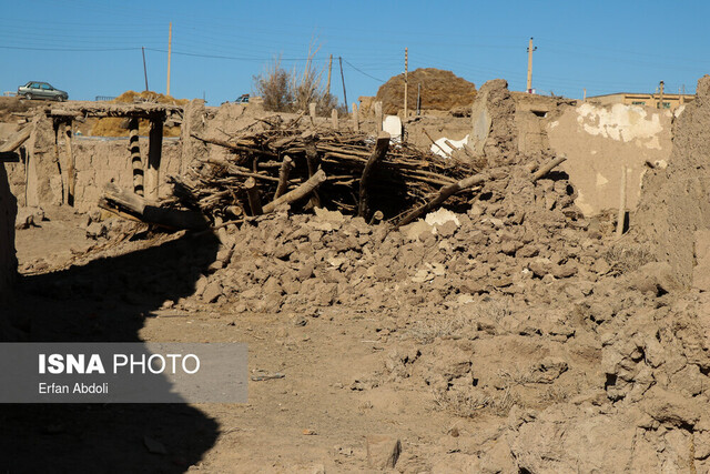 آغاز عملیات دفن بهداشتی لاشه احشام تلف شده و سمپاشی جایگاه‌های دامی در مناطق زلزله‌زده