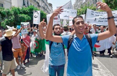 تظاهرات مجدد دانشجویان الجزایر در مخالفت با انتخابات ریاست‌جمهوری