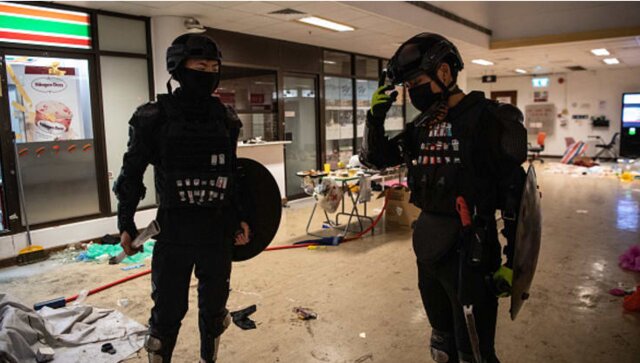 محاصره معترضان هنگ‌کنگی در دانشگاه پلی‌تکنیک/اعتراض به شلیک گاز اشک‌آور