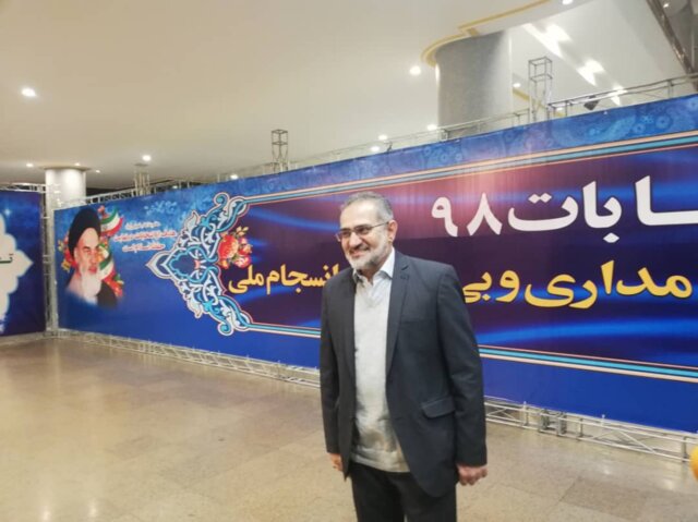 حسینی: مجلس فعلی بی خاصیت است/ با احمدی نژاد ارتباط کاری ندارم