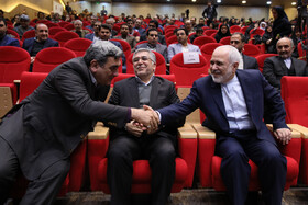 ظریف وزیر امور خارجه، طیبی رئیس جهاد دانشگاهی و حناچی شهردار تهران در جشن بیست سالگی ایسنا