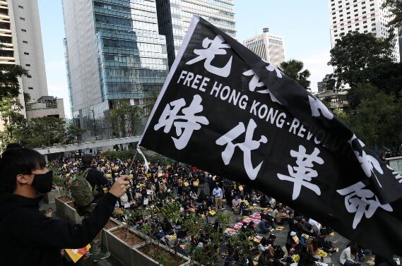 معترضان هنگ‌کنگی‌ "آخرین فرصت" را به دولت کری لام می‌دهند