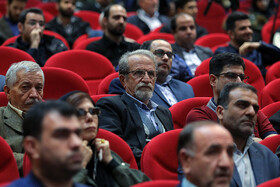 علی کاوه پیشکسوت عکاسی مطبوعاتی در جشن بیست سالگی ایسنا