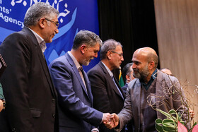 تقدیر از پیشکسوتان ایسنا در جشن بیست سالگی این رسانه