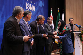 تقدیر از پیشکسوتان ایسنا در جشن بیست سالگی این رسانه