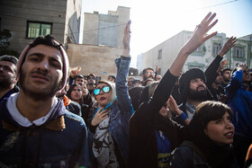 تجمع  جمعی از هواداران مقابل باشگاه استقلال