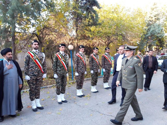 وزیر دفاع وارد کرمان شد