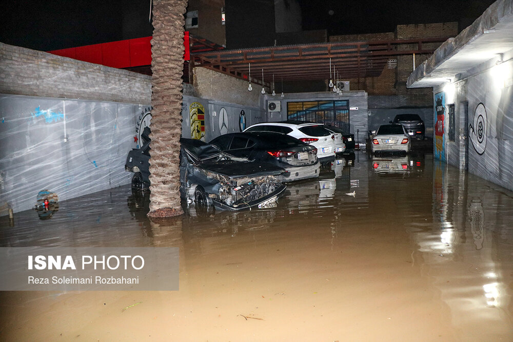 آبگرفتگی خیابانها و منازل شهر اهواز بر اثر بارش شدید باران