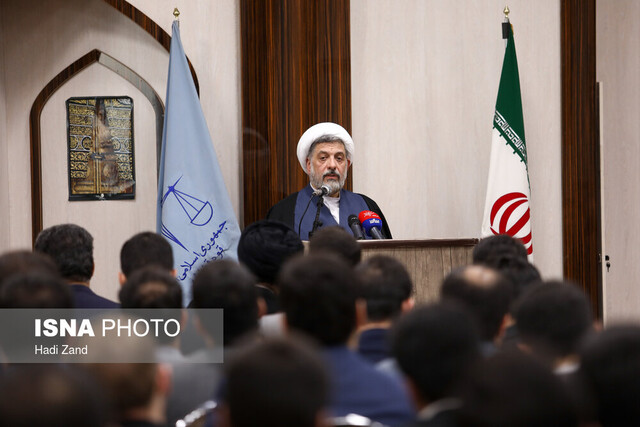 جاده عدالت پهن نیست