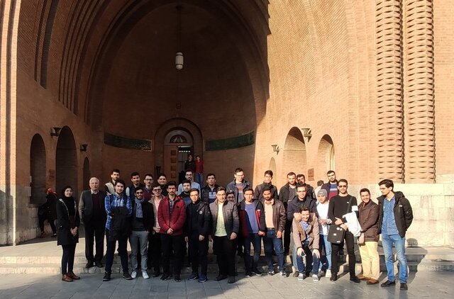 بازدید دانشجویی از موزه ایران باستان