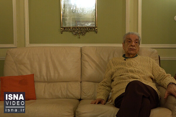 ویدئو / دیدار با عزت‌الله فولادوند در تولد ۸۴ سالگی