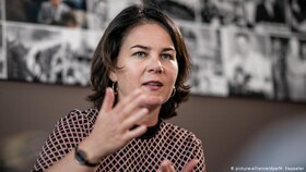 رهبر سبزهای آلمان برای انتقال زنان و کودکان ایزدی به کشورش به پارلمان متوسل می‌شود